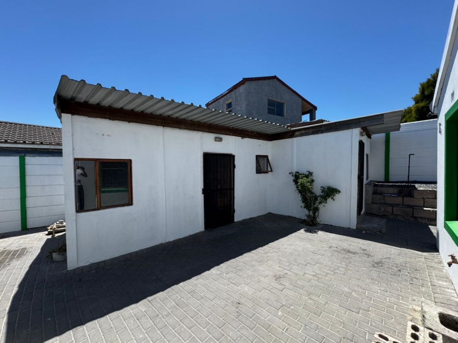 6 Bedroom Property for Sale in Hindle Park Western Cape